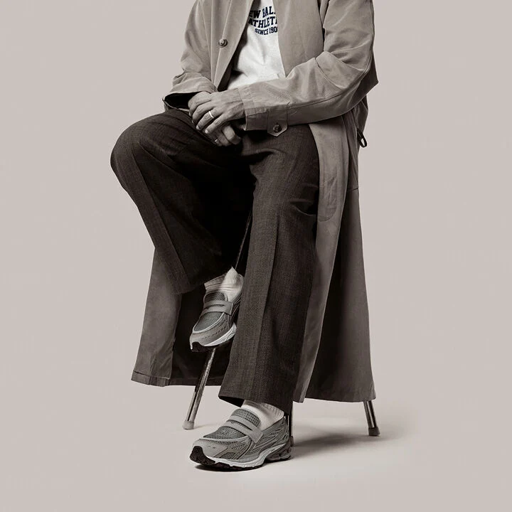 Knee-down of man wearing the 1906L Loafer 